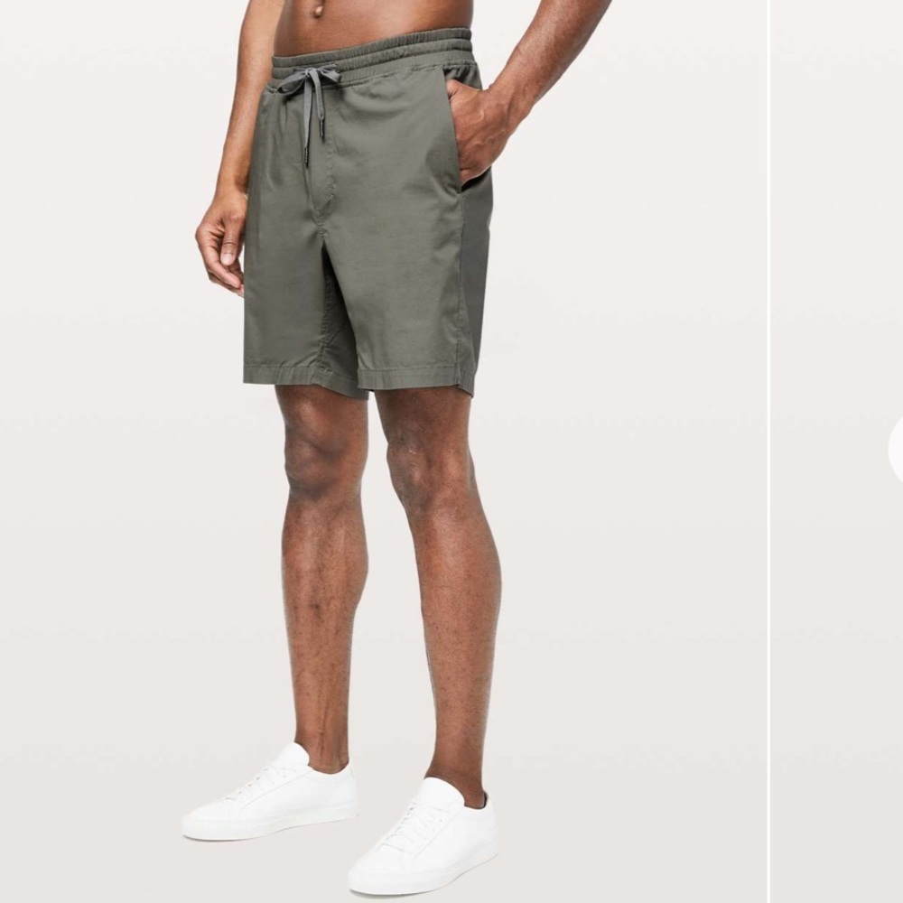 Lululemon Men’s Bowline Short 8” Grey Sage Size Large Athletic Casual Shorts